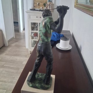 Figura de bronce de golfista