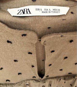 Vestido Zara verde militar con lunares