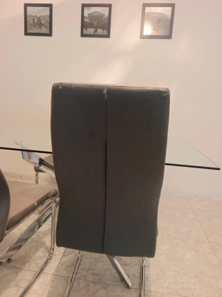 Mesa cristal y 4 sillas comedor gris