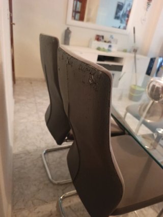 Mesa cristal y 4 sillas comedor gris