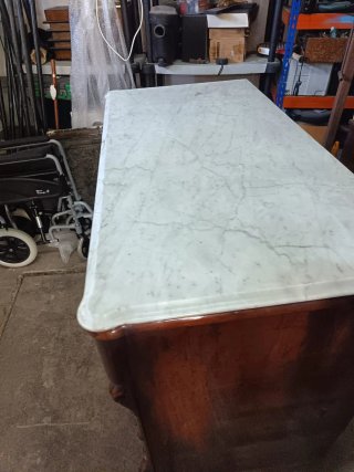 Cómoda antigua madera y mármol