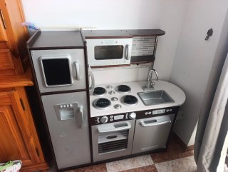 Cocina de juguete con accesorios