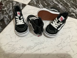 2 Pares Vans Niño Talla 20 Sin Estrenar