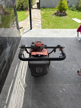 Cortacésped Husqvarna LC247S