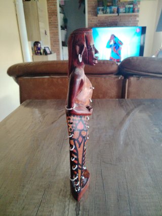 Figura guerrero africano madera