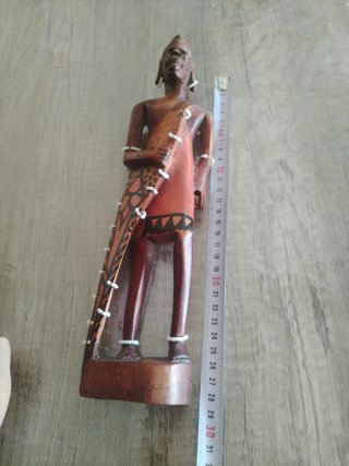 Figura guerrero africano madera