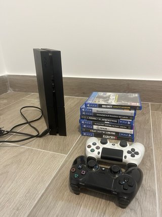 PS4 (PlayStation 4) con 2 controller e giochi