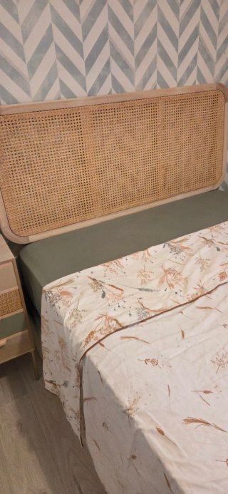 Cabecero de ratán y madera