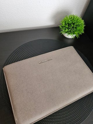 MacBook Air 2015 + Estuche Michael Kors