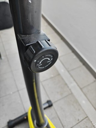 Bicicleta Estática Amarilla y Negra