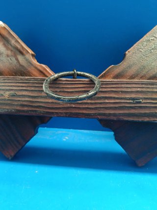 Perchero de madera tallada