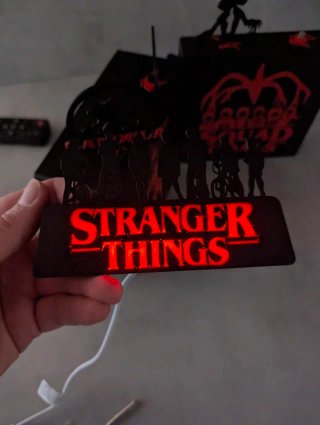 Expositor Stranger Things Iluminado