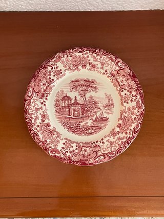 Plato de porcelana inglés rojo