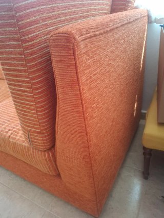 Sofá Cheslong Naranja con cogines