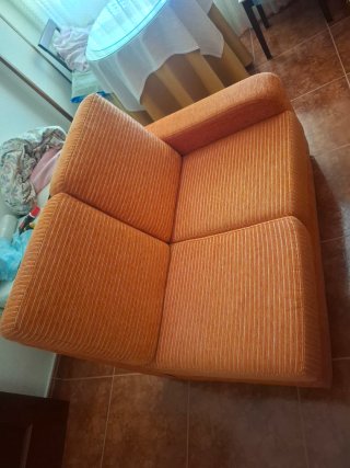 Sofá Cheslong Naranja con cogines