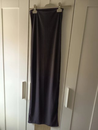Lote: Falda midi + Vestido palabra de honor