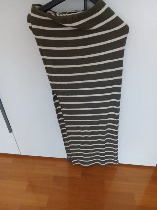 Falda larga Bershka talla S apertura lateral