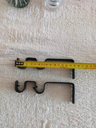 Dos ganchos para cortinas dobles