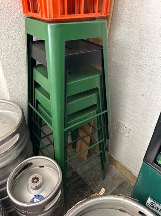 5 Taburetes Altos Verdes