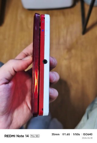 Nintendo 3DS rossa con caricatore, stilo e 4gb