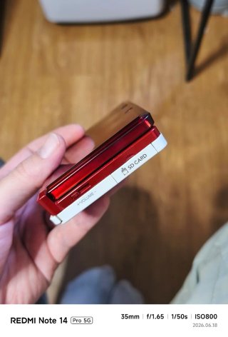 Nintendo 3DS rossa con caricatore, stilo e 4gb