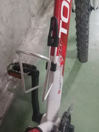 Bicicleta de montaña roja
