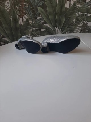 Zapatos plateados brillantes niña talla 29
