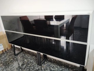 Aparador moderno de madera, cristal y metal
