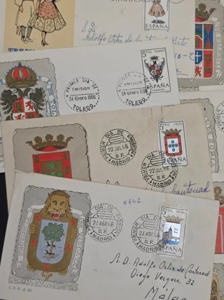 Colección  de 36 sobres primer dia.