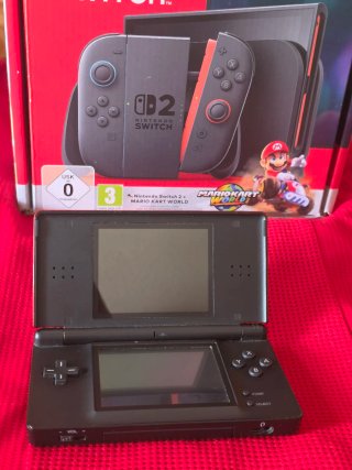 Nintendo DS Lite roja y negra