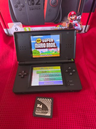 Nintendo DS Lite roja y negra