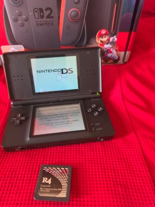 Nintendo DS Lite roja y negra