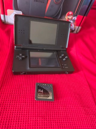Nintendo DS Lite roja y negra