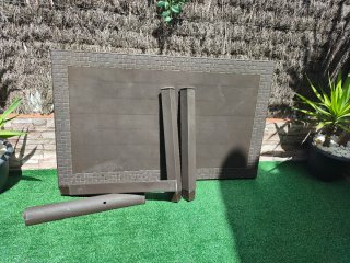 Mesa de exterior marrón