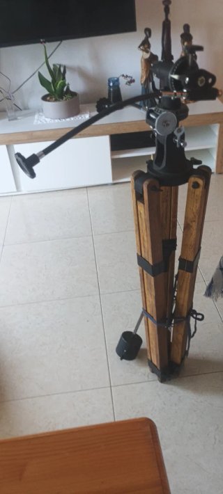 Trípode de madera para astronomía