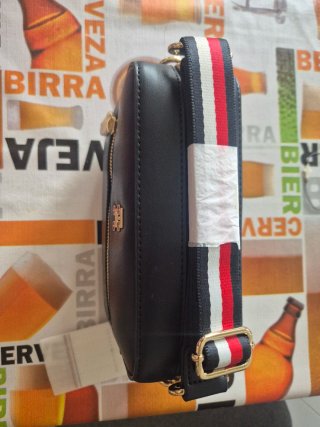 Bolso bandolera Tommy Hilfiger negro y dorado