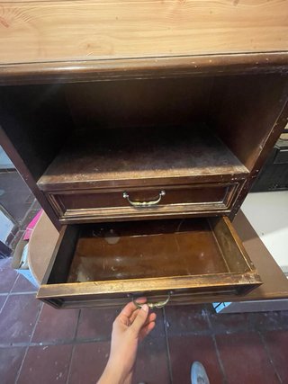 Mesita de noche de madera