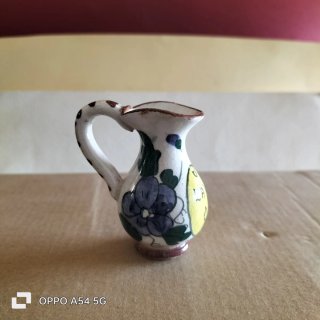W e V 41 . Spiritosa anforetta souvenir dec a mano