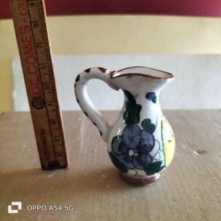 W e V 41 . Spiritosa anforetta souvenir dec a mano