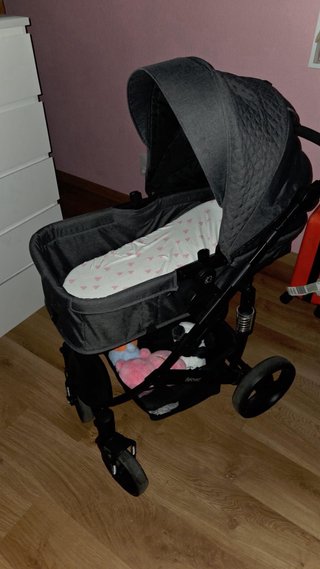 Carrito de bebé gris