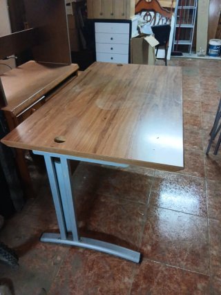 Mesa de oficina madera y metal
