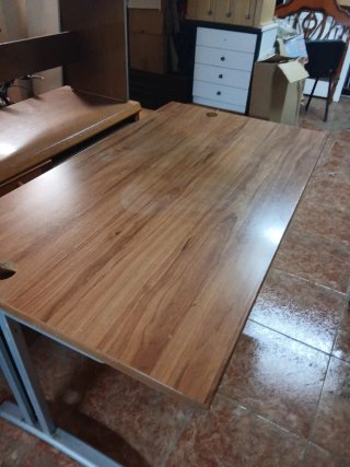 Mesa de oficina madera y metal