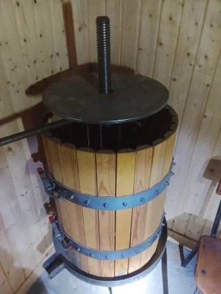 Prensa de vino de madera