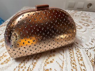 Conjunto Bolso y Zapatos de Tacón Dorados