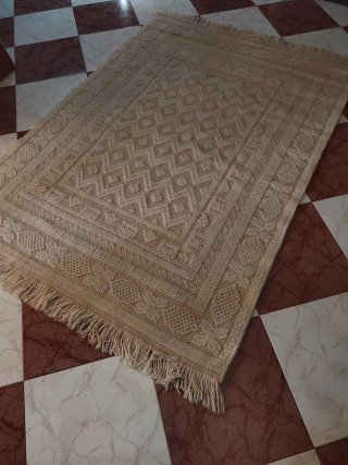 Alfombra beige de lana