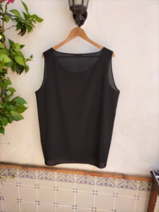Blusa sin mangas Elena Miró negra
