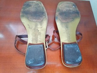 Sandalias Lottusse de cuero marrón