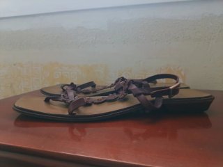 Sandalias Lottusse de cuero marrón