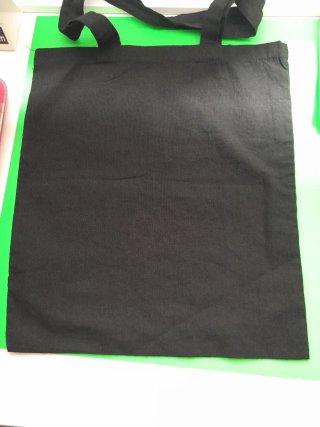 Bolso negro con bordado de perro