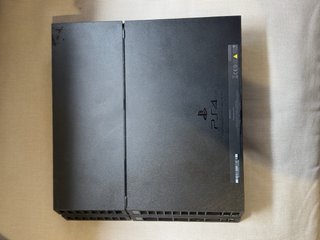 PS4 1TB con controller non originale
